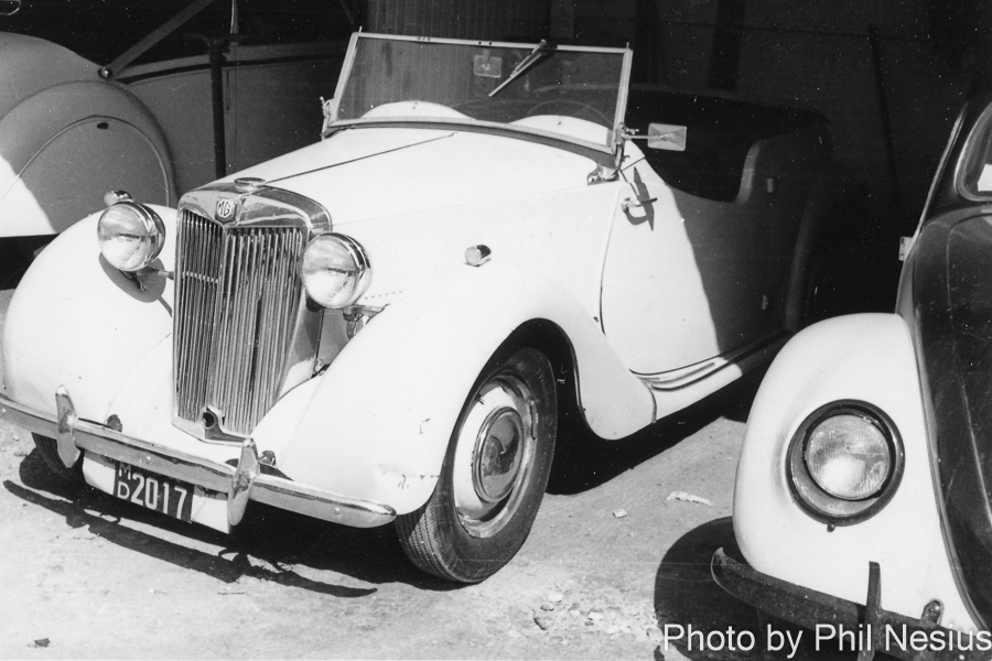 A Rare 4 passenger MG at Osbourn Motors San Antonio April 1952 / 164E_0004 / 