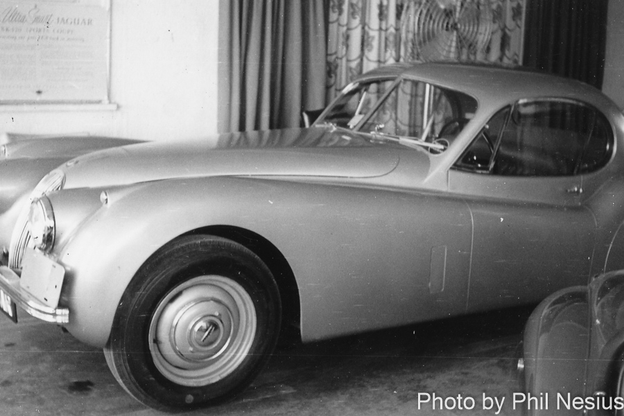 Jaguar XK120 at Osbourn Motors San Antonio April 1952 / 164E_0006 / 