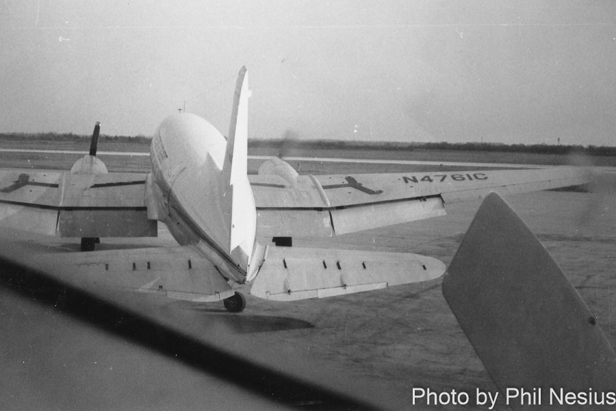 C46 Dad flew to NY Autoshow in from Midway Airport, 1953 / 274K_0021 / 