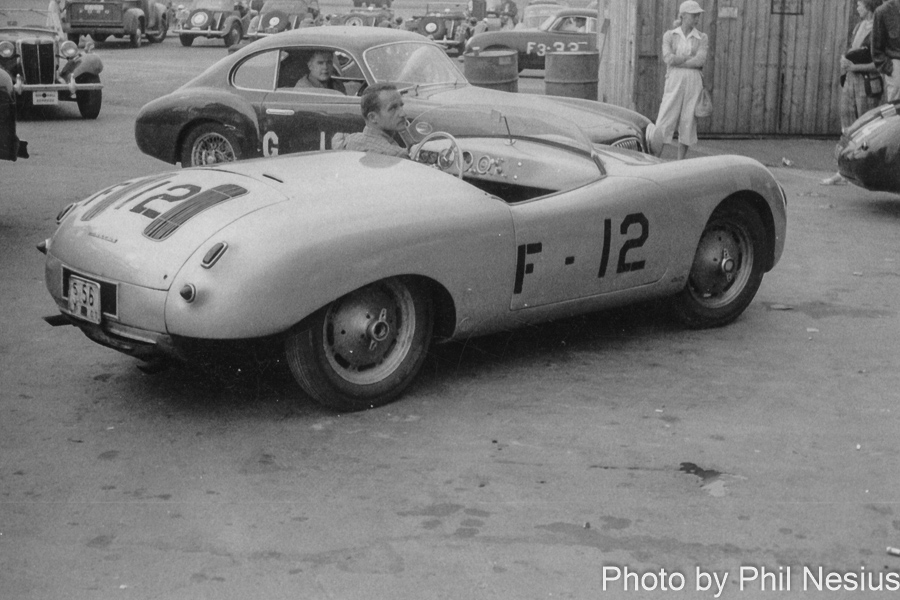 Glockler Porsche number 12 driven by Fred Procter and number 18 Cisitalia at Lockbourne AFB August 1953 / 493K_0008 / 