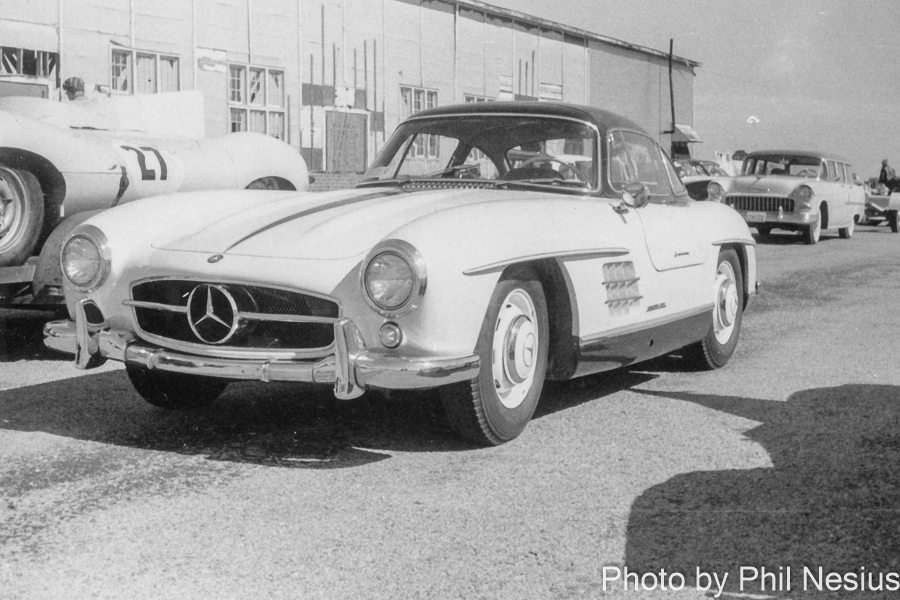 Merceds Benz 300SL with Jaguar D-type Number 27 driven by Ernie Erickson at Walterboro National Championship Sports Car Race March 10th 1956 / 952_0022 / 