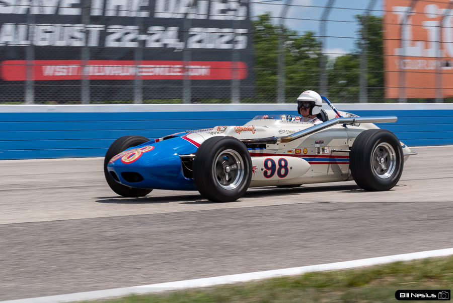 1963 Watson Roadster - Willard Battery Agajanian Special Replica Number 98  / IMG_8235 / 3