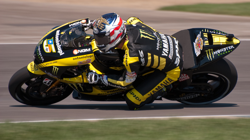 Colin Edwards on the number 5 Yamaha YZR-M1 Monster Yamaha Tech 3 in turn 6, Indianapolis Motor Speedway  ~  DSC_3200