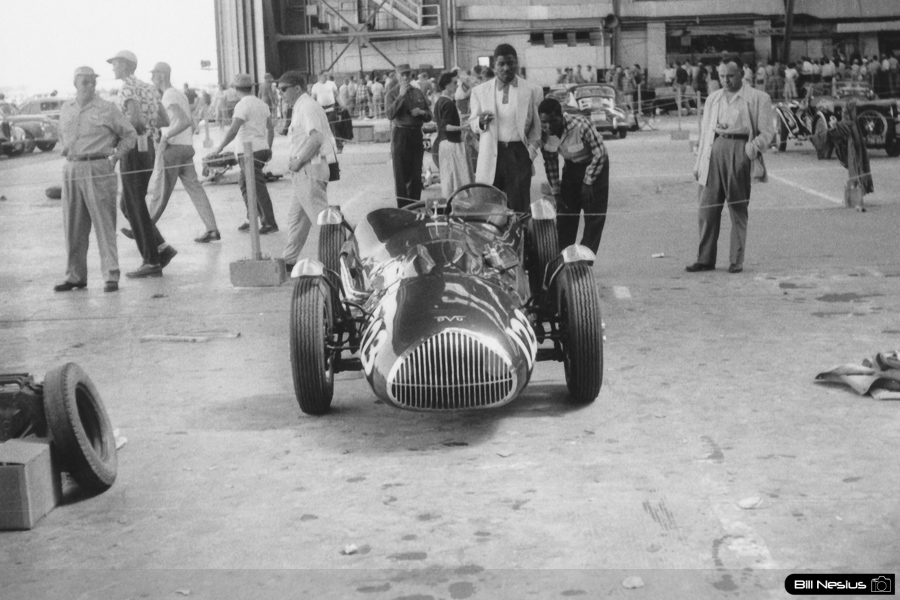Uihlein Special Number 123 driven by Karl Brocken at Chanute AFB June, 1953 / 312K_0002 / 