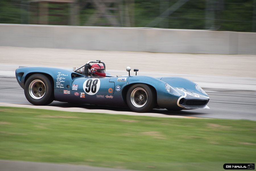 1966 Lola T70 Mk II #98 in turn 1 / DSC_5345 / 4