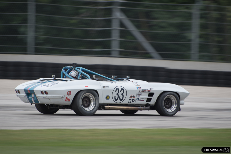 1963 Chevy Corvette #33 in turn 1 / DSC_5471 / 4